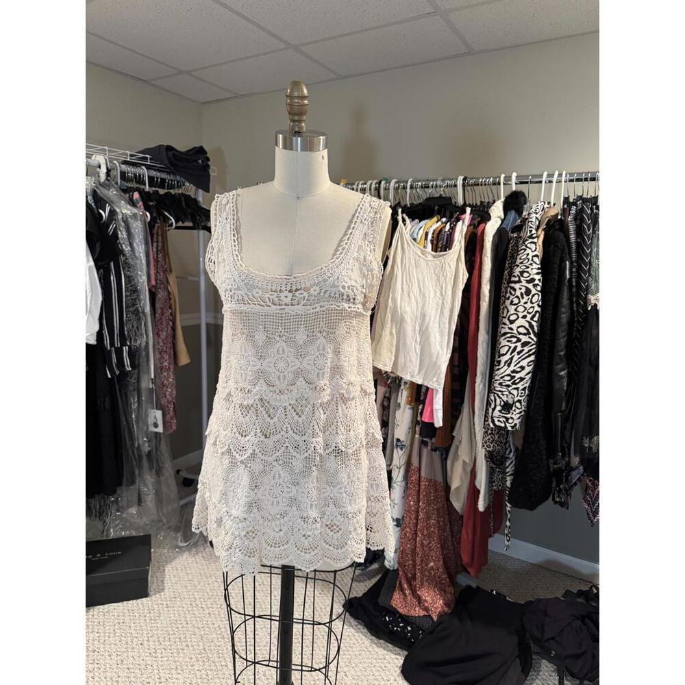 Cream Crochet Lace Sleeveless Tunic Top - Medium